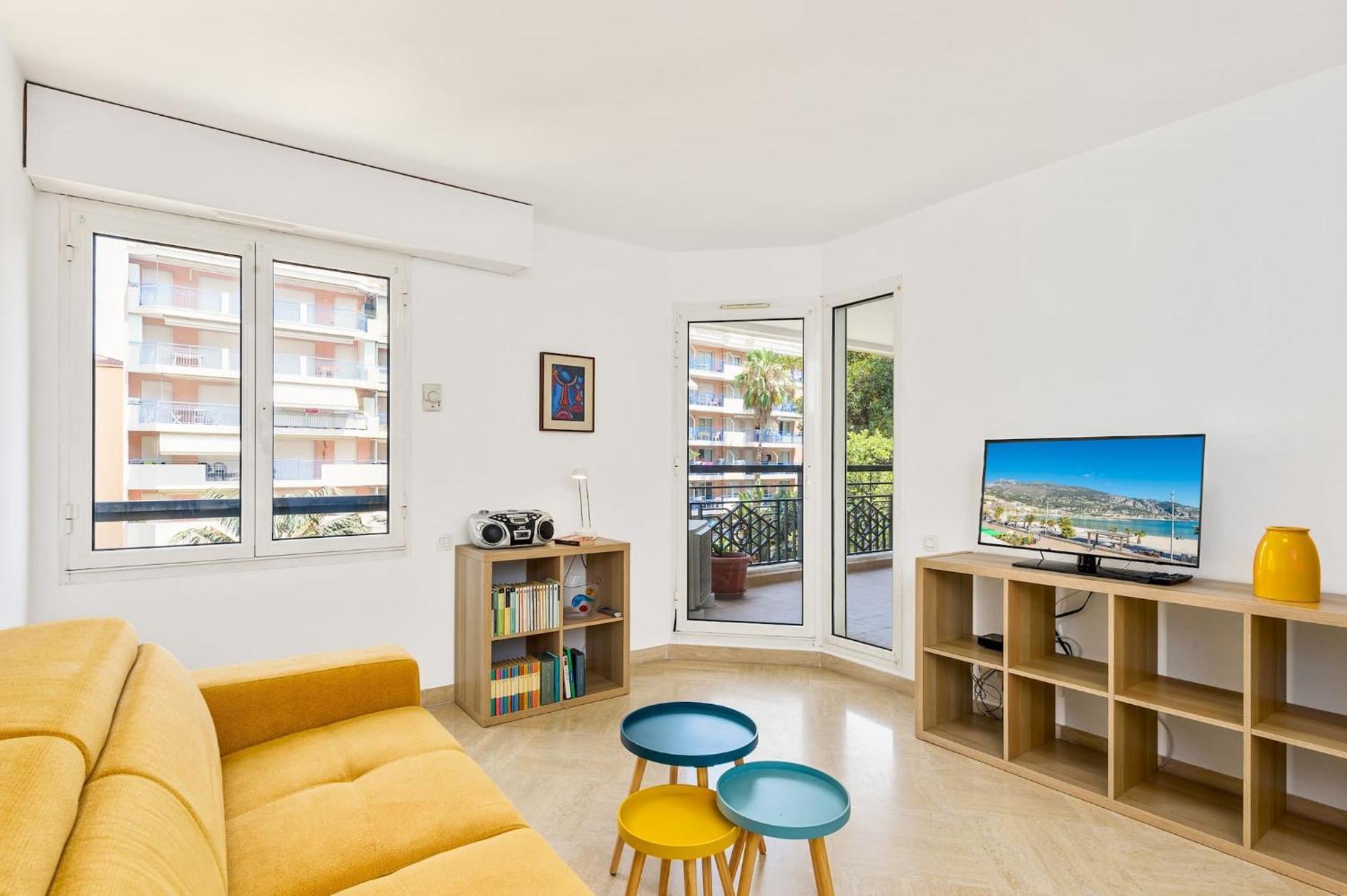Splendide 2 Pieces Vue Jardin, Calme, Plein Centre Apartment *