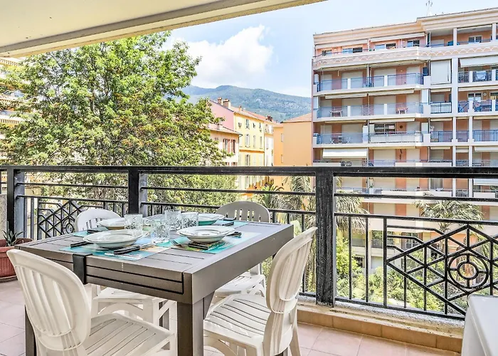 Splendide 2 Pieces Vue Jardin, Calme, Plein Centre