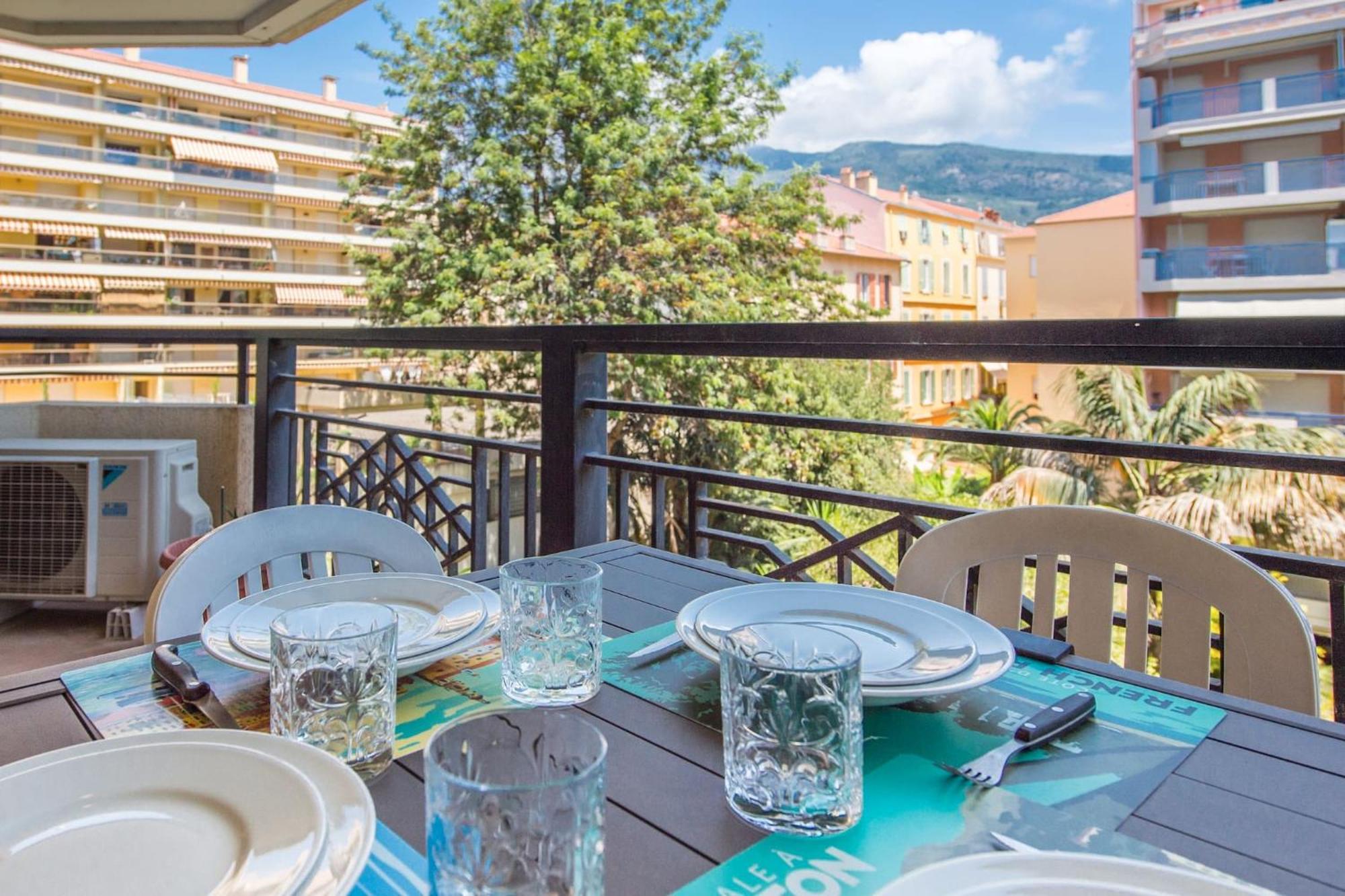 Apartment Splendide 2 Pieces Vue Jardin, Calme, Plein Centre *