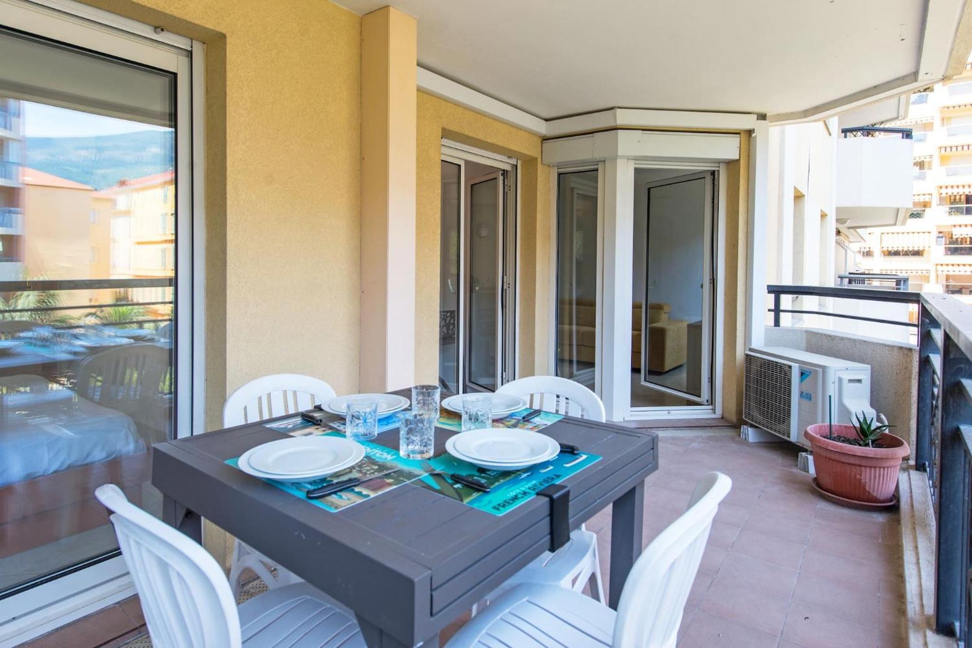Splendide 2 Pieces Vue Jardin, Calme, Plein Centre Apartment Menton