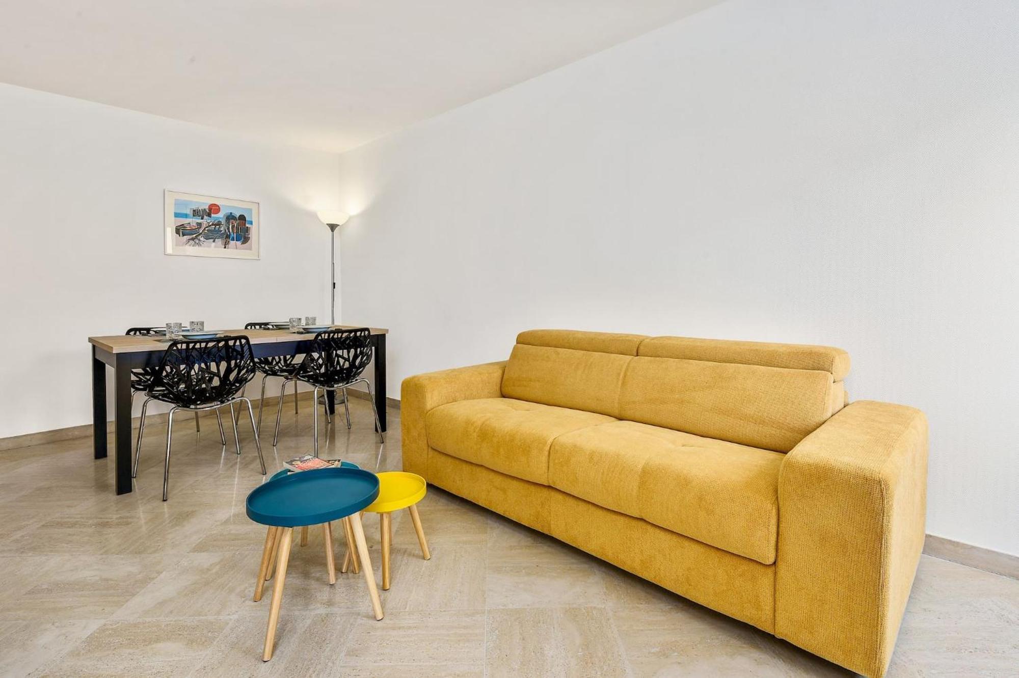 Apartment Splendide 2 Pieces Vue Jardin, Calme, Plein Centre *