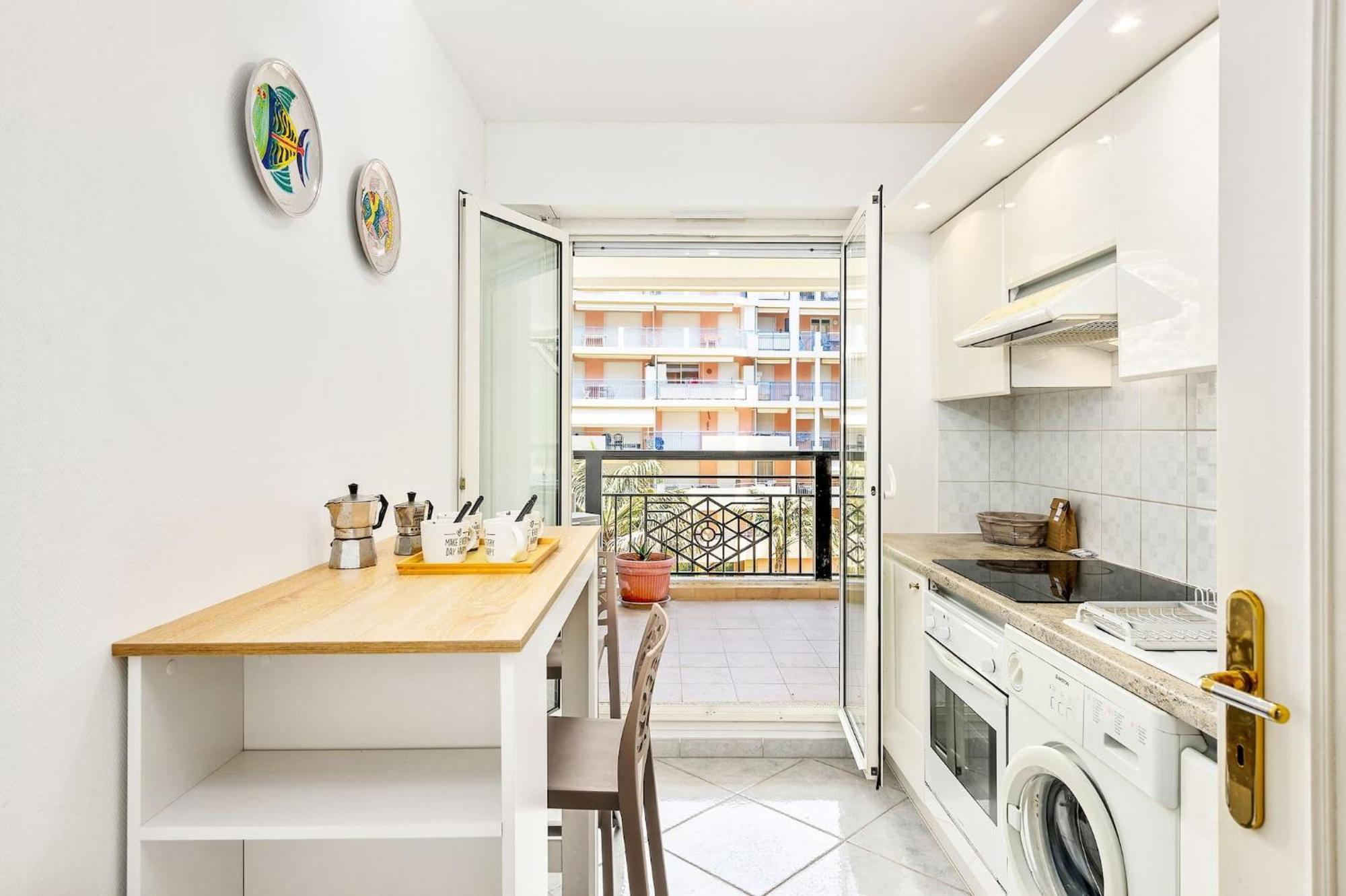 Splendide 2 Pieces Vue Jardin, Calme, Plein Centre * Menton