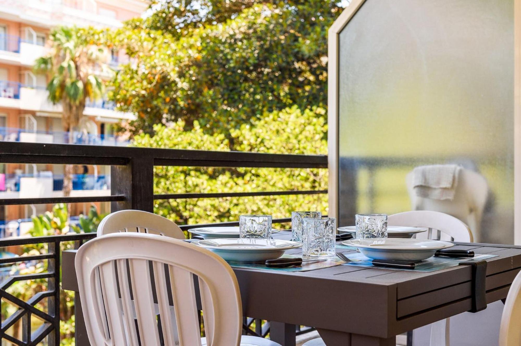 Splendide 2 Pieces Vue Jardin, Calme, Plein Centre